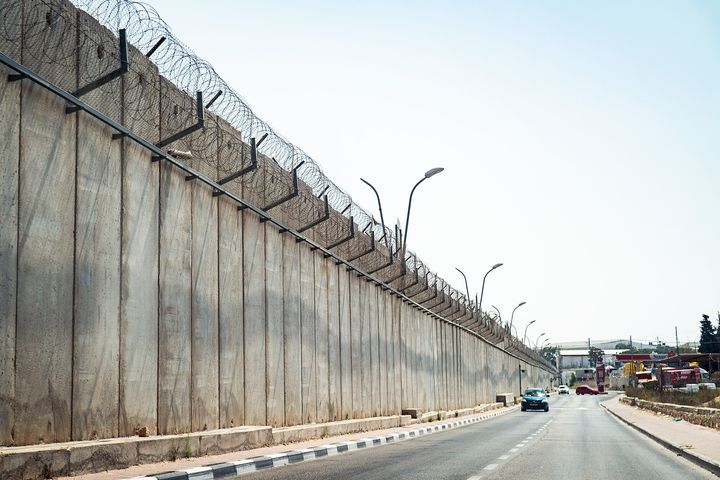 物理的な接触を遮断するための「壁」が、パレスチナ自治区領を浸食しながら増え続けている。