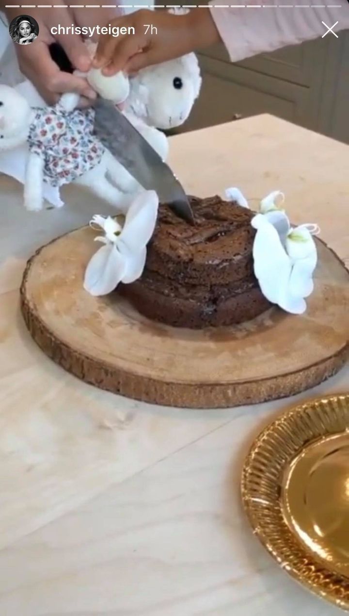 Chloe and Nosh cut their tiered chocolate brownie cake.