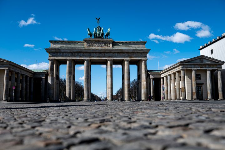 Η Πύλη του Βρανδεμβούργου αποτελούσε παλιότερα την πύλη της πόλης, ενώ σήμερα είναι το πιο αναγνωρίσιμο σύμβολο της γερμανικής πρωτεύουσας. Η πύλη είναι άρρηκτα συνδεδεμένη με πολλά σημαντικά γεγονότα της ιστορίας της Γερμανίας, αλλά και της παγκόσμιας ιστορίας, ιδιαίτερα του 20ού αιώνα.