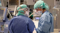 Sanidad confirma 12.298 sanitarios