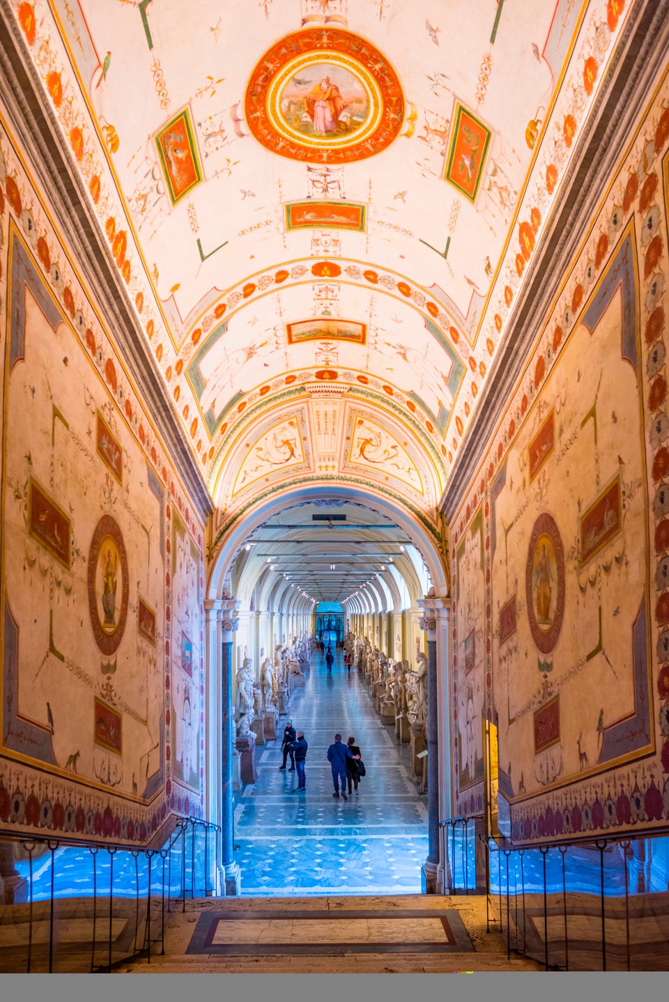 Η κύρια είσοδος στην αίθουσα με τα αγάλματα  του Μουσείου Κιαραμόντι