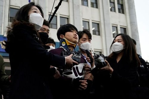 奴隷女 女性を「奴隷」にしチャットで共有、韓国「n番部屋」の「博士」に無期懲役を求刑 | ハフポスト WORLD