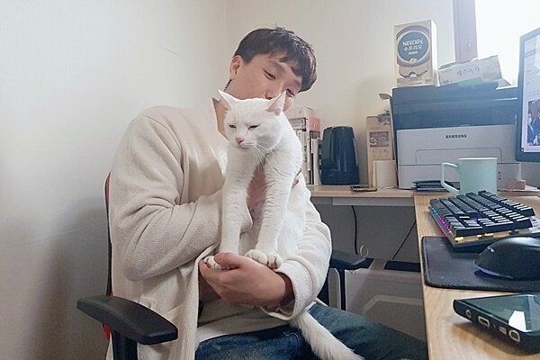 지난 24일 만난 김성복씨와 대길이. 사진 촬영은 인터뷰 후 사무실에서 진행됐다