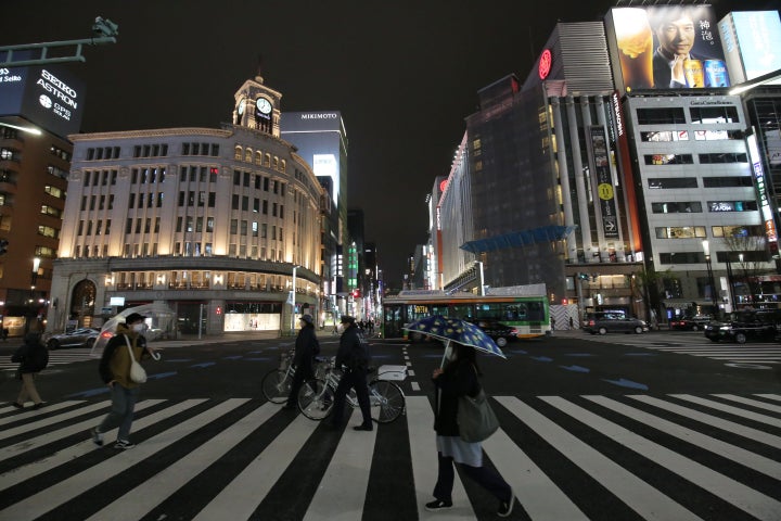 東京都の外出自粛要請を受け、閑散とした銀座＝3月28日