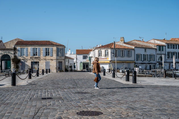 Sur L Ile De Re Un Faux Arrete Demande Aux Non Residents De Partir Le Huffpost