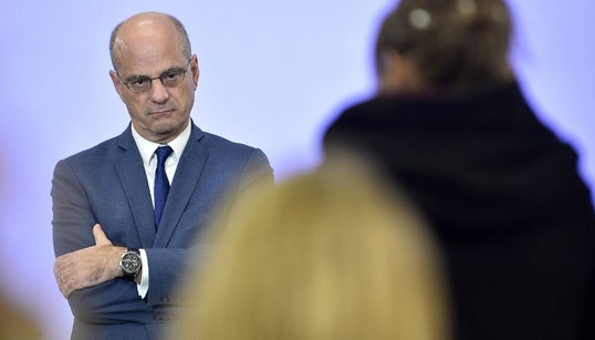 Comment les profs se débrouillent pour enseigner malgré “la défaillance” de l’Éducation