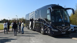 Des soignants en route pour le Grand Est à bord du bus des Girondins de