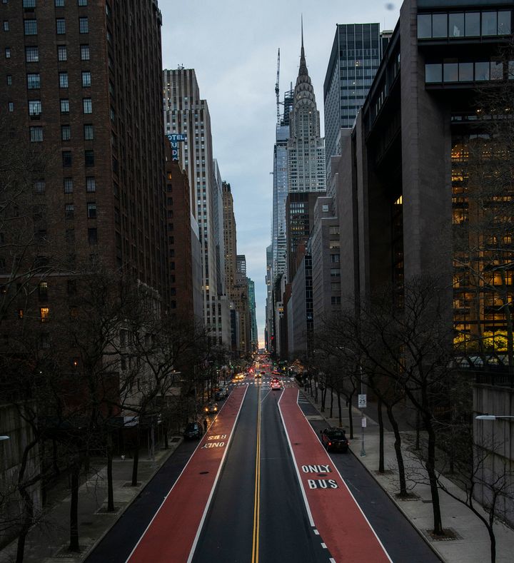 Δρόμοι της Νέας Υόρκης. Οι άλλοτε πολύβουοι δρόμοι της Νέας Υόρκης τώρα είναι έρημοι εξαιτίας της πανδημίας (Photo by Eduardo Munoz Alvarez/Getty Images)