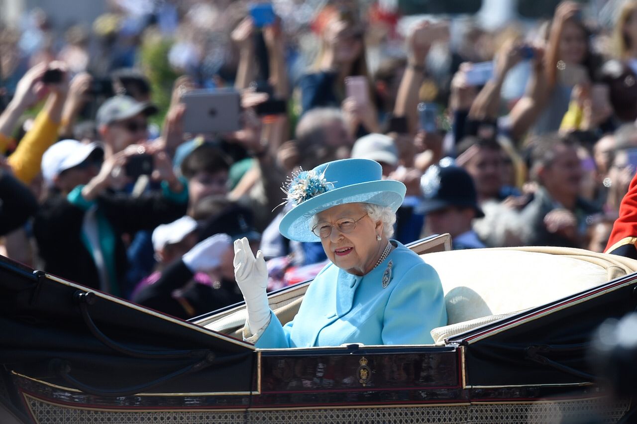 Queen Elizabeth II will address the nation on Sunday night 