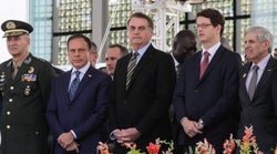 O presidente pode abrir comércio e escolas ‘em uma