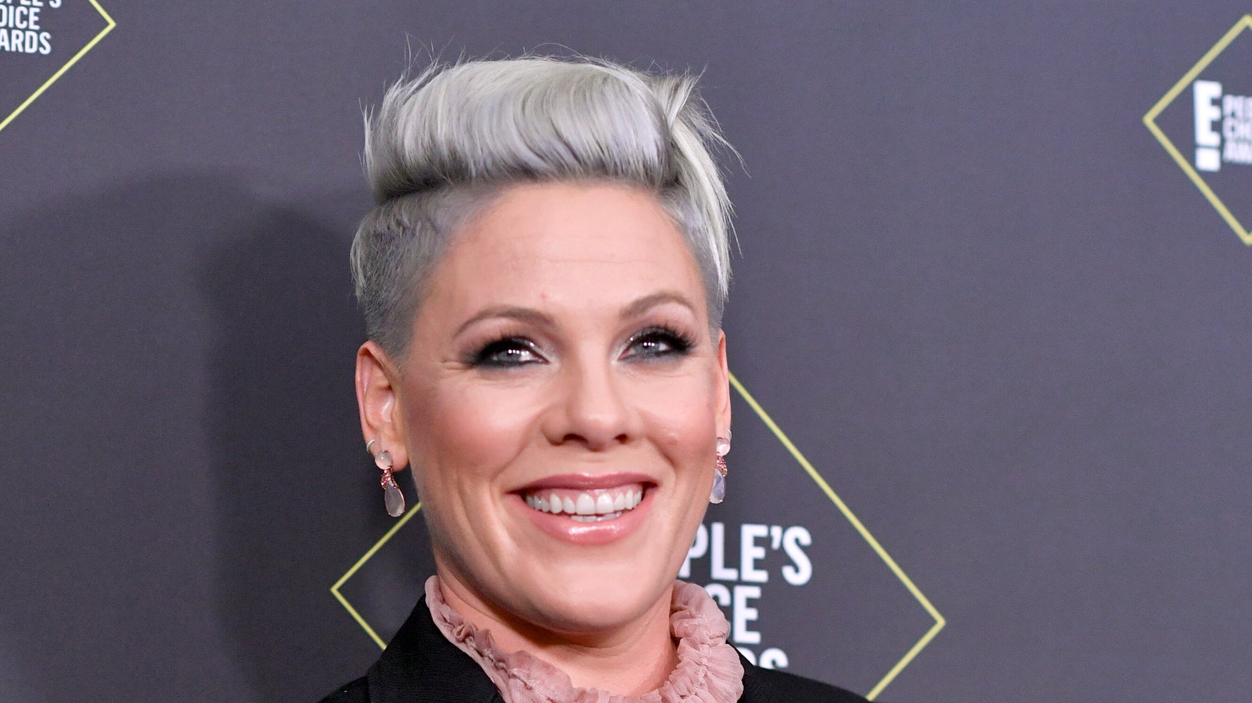 歌手のピンク 新型コロナに感染していたと報告 この病気はリアル 1億円超を寄付すると明らかに ハフポスト 歌手のピンク 新型コロナに感染していたと報告 この病気はリアル 1億円超を寄付すると明らかに ハフポスト