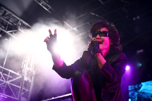 X JAPAN・Toshlさん『鬼滅の刃』の主題歌「紅蓮華」を熱唱。ネットでは