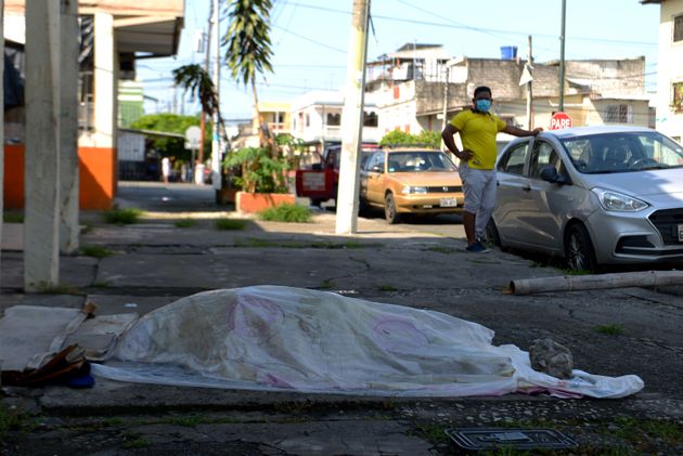 Εικόνες φρίκης στο Εκουαδόρ: Σοροί νεκρών στους δρόμους και φέρετρα πλάι σε