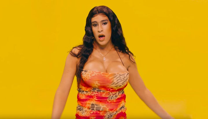 Bad Bunny en el videoclip de 'Yo perreo sola'. 