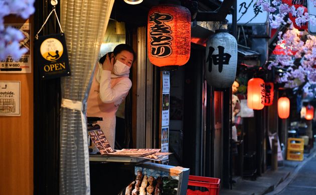 外出自粛で飲食店は…（イメージ写真）