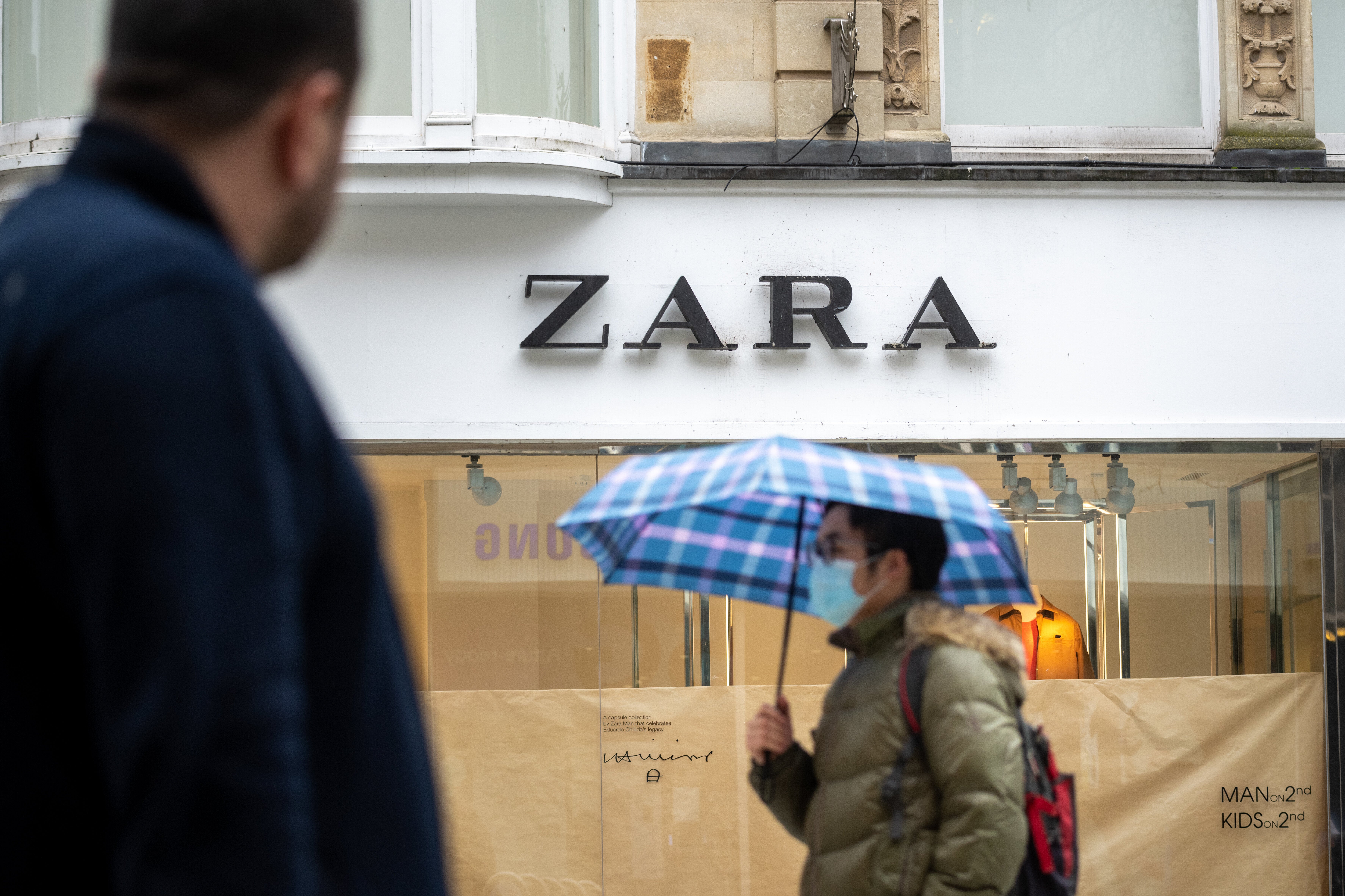 El inusual cambio de Zara por el coronavirus | El HuffPost Tendencias