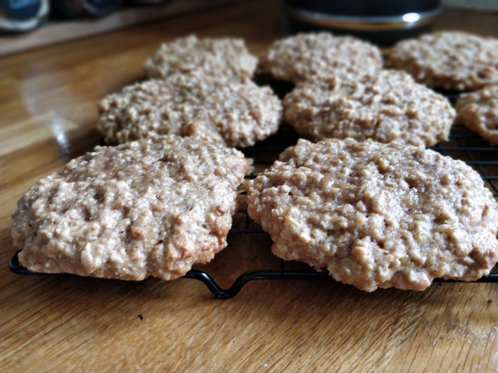 Banana and oat cookies