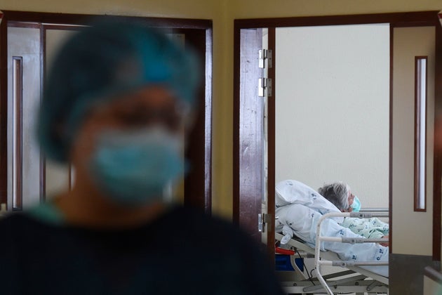 Στην πτέρυγα του νοσοκομεία Σάντα Μαρία στη Λισαβώνα όπου νοσηλεύονται αθσενείς με κορονοϊό.
