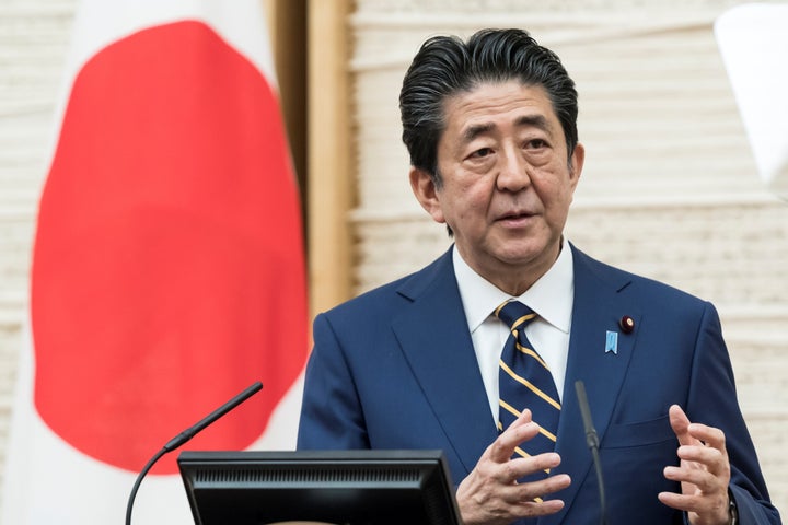 4月7日、記者会見する安倍首相