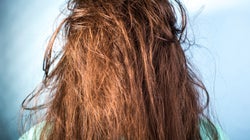 COVID-19: Ne pas se laver les cheveux pour les embellir, mauvaise