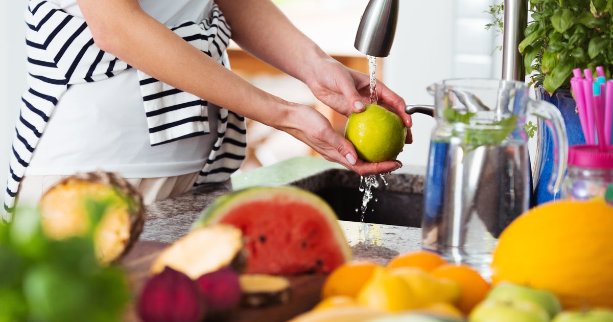 Food-safety expert reveals why washing your fruits and veggies is important