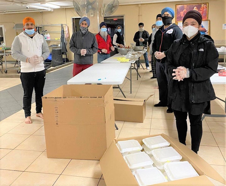 United Sikhs volunteers prepared meals at California's Buena Park Gurdwara to deliver to The Courtyard Shelter for the homeless in Santa Ana.