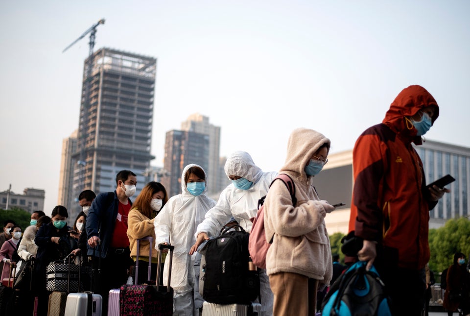 A Wuhan è finito il lockdown. Le immagini della città che torna a ...