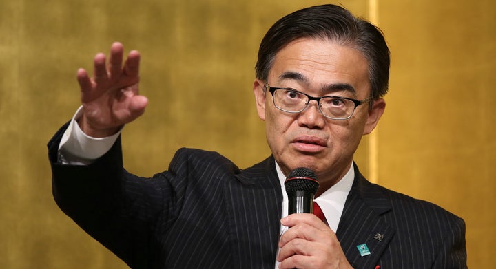 内外情勢調査会で講演する愛知県の大村秀章知事＝2019年10月4日、名古屋市西区