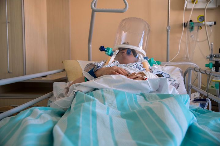 Ασθενής με κορονοϊό σε ΜΕΘ νοσοκομείου στην Βαρέσε της Ιταλίας