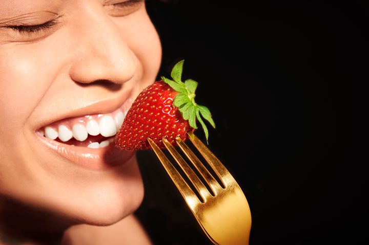 Οι φράουλες, το σπανάκι, οι αγκινάρες και τα σμέουρα που είναι πλούσια σε αντιοξειδωτικά, είναι καλές επιλογές για την καλή υγεία.