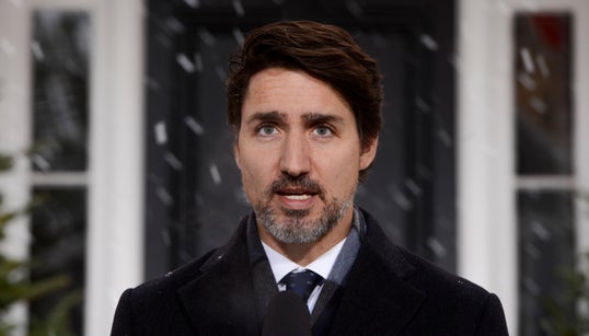 Pas de retour à la normale avant un vaccin, dit Justin