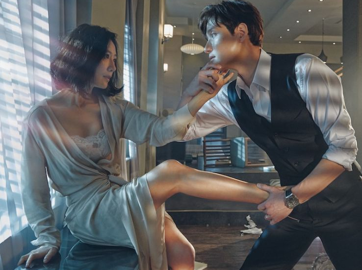 짜릿해... 이건 맛으로 치자면 산초와 고수를 잔뜩 넣은 마라탕 같은 드라마...