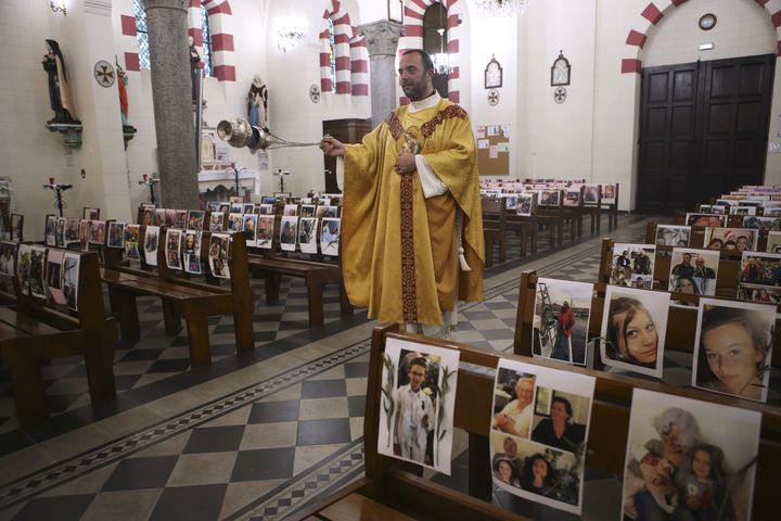 Η ακολουθία της Μ.Τετάρτης των Καθολικών σε εκκλησία στην Κορσική. 