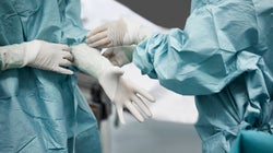 Douleur, solitude, peur de la mort: des malades dans le monde