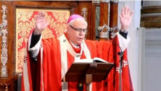 La Policía desaloja la Catedral de Granada durante una misa de Viernes