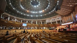 개신교회 절반 가량이 부활절을 맞아 현장예배를 진행할 것으로