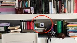 Alguien siente nostalgia de sus inicios en Telecinco: los detalles más curiosos que hemos visto en las casas de los