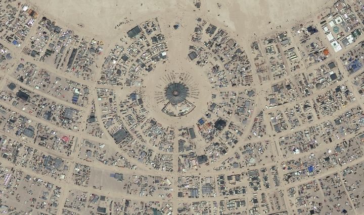 Une vue aérienne du campement du Burning Man dans le Nevada
