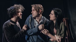 Θέατρο Σταθμός: Οnline προβολές του έργου «Φυλές» της Νίνα Ρέιν όλη την Μεγάλη