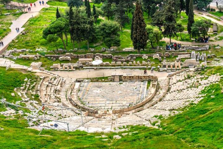 Οι τραγωδίες που παίχτηκαν στο Θέατρο του Διονύσου τα χρόνια που ακολούθησαν την επιδημία αντανακλούσαν σε ένα βαθμό τηνανησυχία ίσως και εμμονή των Αθηναίων με αρρώστιες και εκδήλωση συμπτωμάτων. Ο Σοφοκλής μάλιστα στον Οίδιποδα Τύραννο πρόσθεσε στην πλοκή την εμφάνιση μιας επιδημίας 