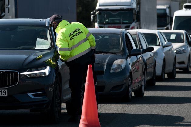 Πόσοι προσπάθησαν να φύγουν για Πάσχα και πήραν τελικά πρόστιμο 300