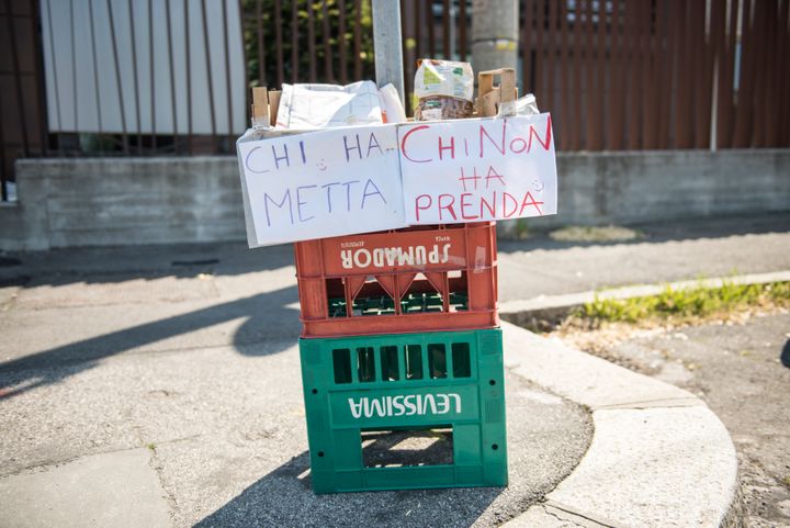 Όπως έχει ας δώσει, όποιος δεν έχει να πάρει. Καλάθι αλληλεγγύης, Μπολόνια, Ιταλία