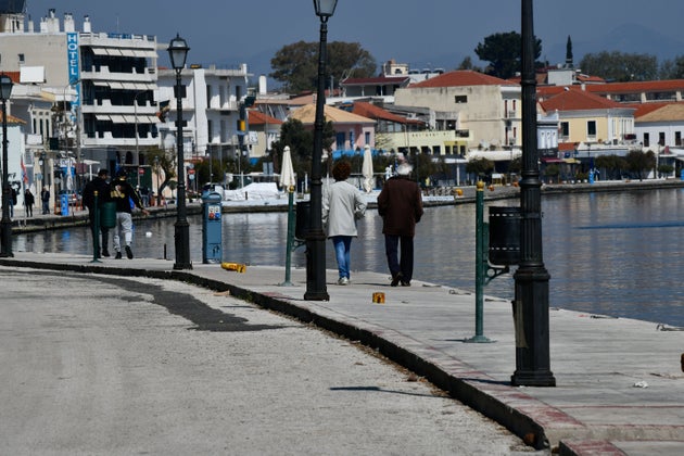 Στιγμιότυπα από την παραλία Πρέβεζας, χθες, Σάββατο