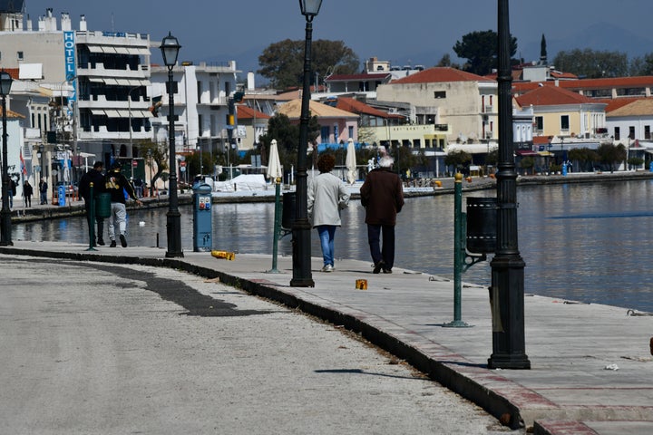 Στιγμιότυπα από την παραλία Πρέβεζας, χθες, Σάββατο