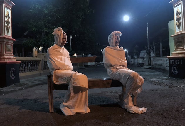 Τα φαντάσματα περιμένουν για να πιάσουν δουλειά