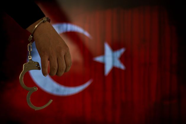 Εγκρίθηκε στην Τουρκία νόμος που προβλέπει την αποφυλάκιση δεκάδων χιλιάδων