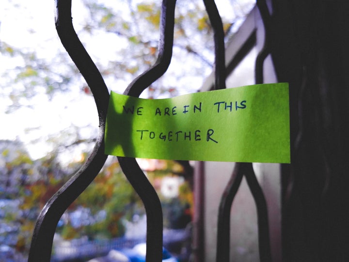 Post-it note with a positive message. Stay home, stay safe. Quarantine. Social distancing.