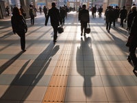 正社員は在宅勤務 派遣は出社は仕方ないのか 派遣の私 今日も会社に行きます ハフポスト