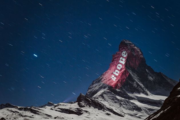 マッターホルン山頂に灯された日本の国旗 標高4478メートルから送り続ける世界へのエール 画像集 ハフポスト