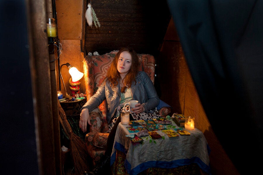 <div class="feature-caption"><em>Molly talks with HuffPost at Catland in Bushwick, Brooklyn. (Wendy George/Huffington Post)</em></div>